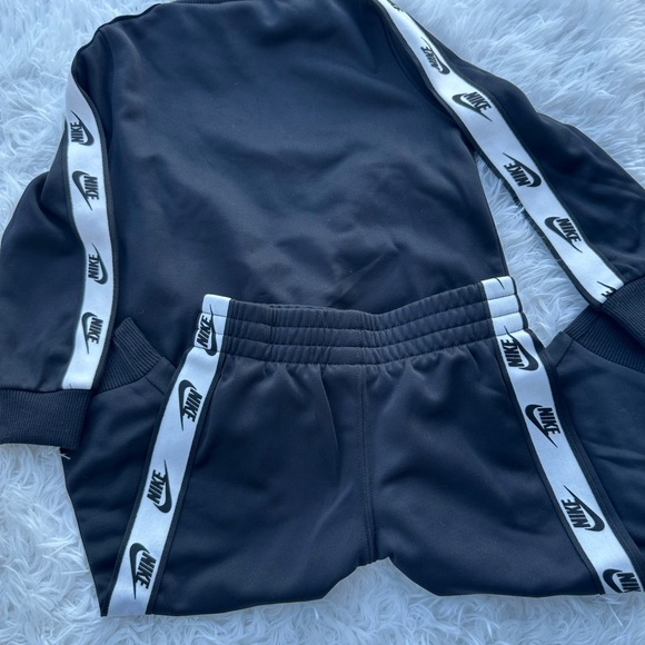 Nike Kids Black Tracksuit Set New - Picture 6 of 7